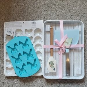 Wilton Blue Turquoise Bunny Chocolate Mold & Pastel Baking Gift Set